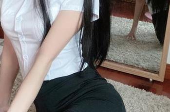 职业装也能撕掉女神的光环，51酱没圣光，直击心房。