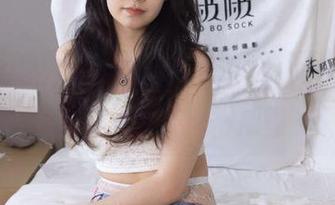 BoBoSocks袜啵啵 – 从没见过的白丝，让糯米的美图分享值得浓墨重彩？