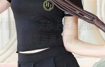 GIRLT果团网 – 天台上玩自拍的莫雅琪，在线写真真不简单！