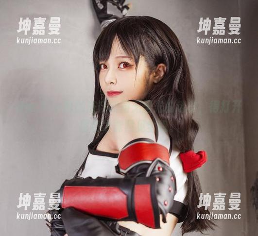Hachi小芭的浴缸如同无圣光的迷雾，得打开图包才能照见全貌。