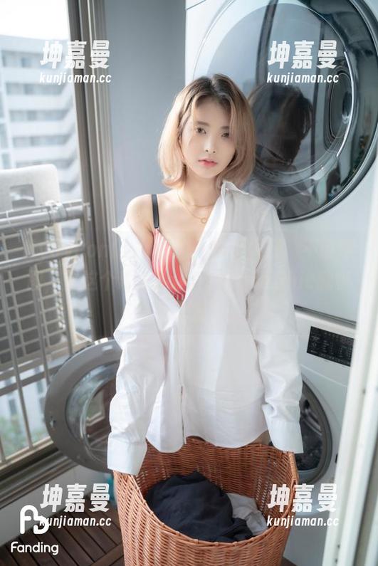 Hyoyeon(김효연)的一步步揭开，不说原图，光这个KoreanRealgraphic就够让我驻足了。