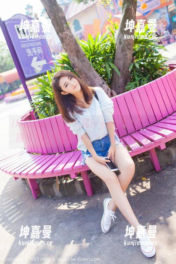 IMiss爱蜜社 - 九尾ivy最新旅拍写真，图片中的风景和每一个姿势都是个谜。