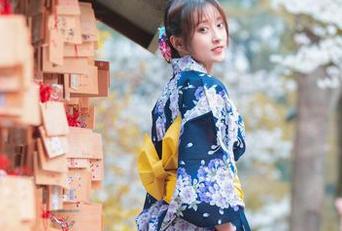 私拍Luisa_零纱，“清纯”与“我被路过的风吹到”之间的微妙平衡。