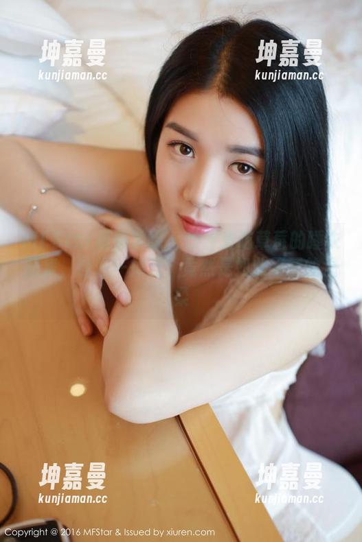 MFStar模范学院 - 汐汐爱吃草莓的睡衣图集，轻轻一揭开，竟然是如此不同的温柔