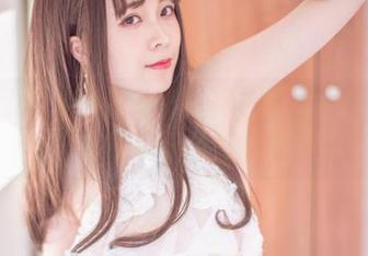 Sakiiii翎柒勇敢挑战！白毛衣如何与不下雪的日子合影私拍？