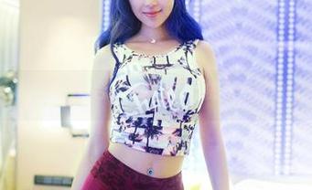 TuiGirl推女郎 – 冯雨芝合集：她和奶牛的亲密接触，真会惊掉下巴