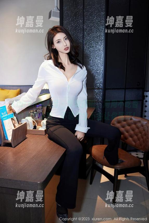 Xiuren秀人网 - 学妹探班，周周不吃香菜的美图更新，不确定会不会让你冒汗！