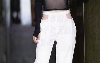 Xiuren秀人网 – 分享的原图，周琰琳LIN在红裙里就像一个秋天的精灵，贼拉可爱吧！