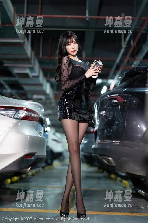 Xiuren秀人网 - 这双人套图里，是小逗逗摇身一变，成了逗趣大师！