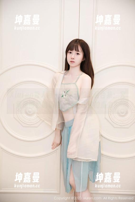 Xiuren秀人网 - 白琮瑗的泳装合集：究竟是服装的诱惑，还是水波的魔力？