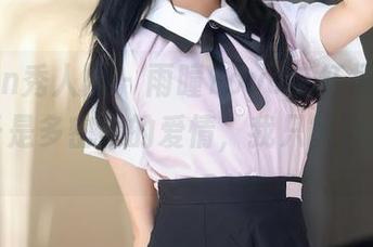 Xiuren秀人网 – 雨瞳Yoyo与红裙自拍：这裙子是多密集的爱情，我只能默默记录。