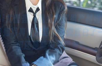 YouMi尤蜜荟 – 我觉得这组严利娅Yuliya的空姐写真，精选得稍微直白了一点，但还是能引发思考？