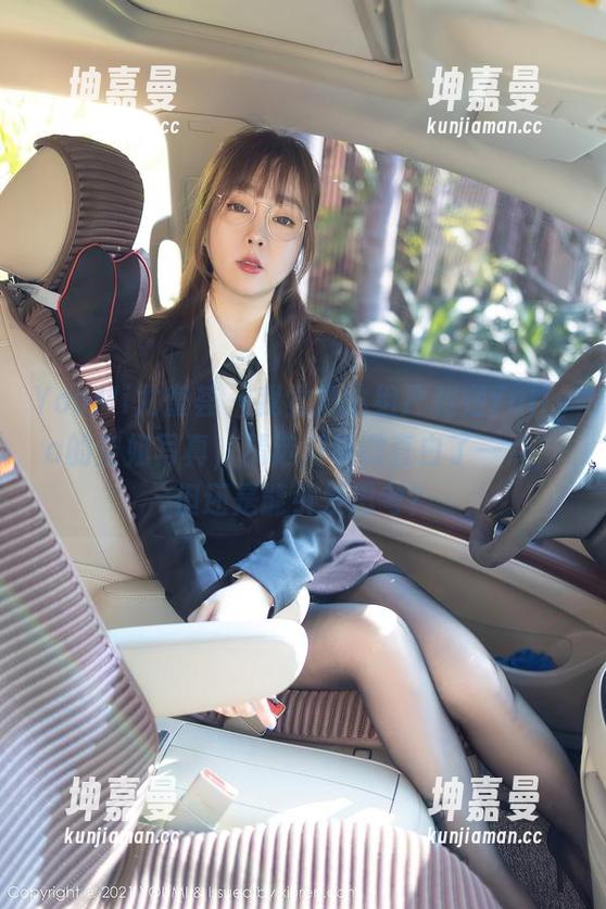 YouMi尤蜜荟-严利娅Yuliya YouMi尤蜜荟 - 我觉得这组严利娅Yuliya的空姐写真,精选得稍微直白了一点,但还是能引发思考?