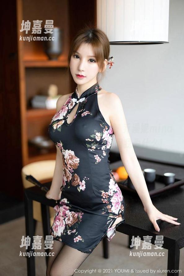 YouMi尤蜜荟-乔漫妮mina YouMi尤蜜荟 - 在天台上,乔漫妮mina的原图让人忍俊不禁,别问我为什么!