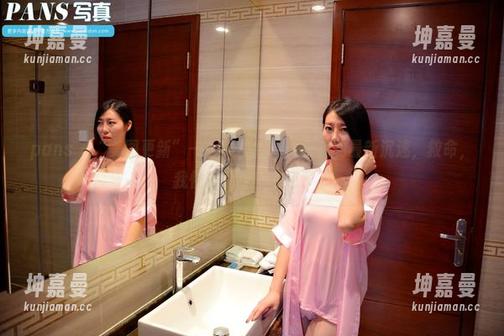 pans-小彤 pans - “美图更新”——小彤的红裙是我的最新沉迷,救命,我快去找我的钱包了。