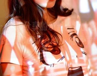 pans – 思妍分享的灰丝：穿上它，整个人都仿佛在走Catwalk，精选瞬间备忘录。