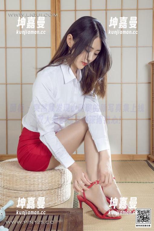 丽柜 - 突然就发现小璐璐的新写真集上线，双人组合越来越深得我心！