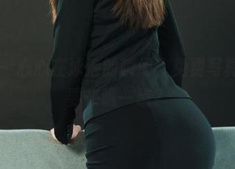 丽柜 – 心心在泳池的瞬间，免费写真要不要来瞧一瞧？