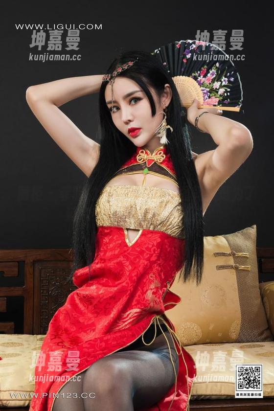 丽柜 - 菲菲的自拍：这全套图竟然是为了延续中午吃火锅的记忆？
