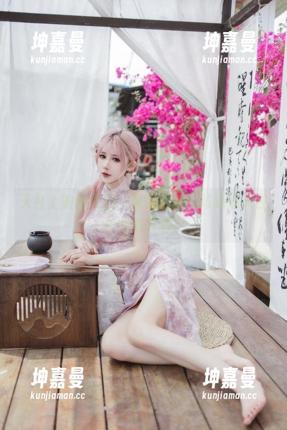 天台上的仙女月，美图出炉，难道没人注意她的发型？