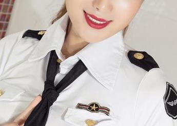克拉女神 – 美图里的颖儿，真把秘书的那份优雅玩得淋漓尽致。
