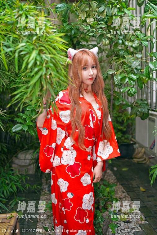 嗲囡囡 - 就是阿朱啊的户外写真：看，那片森林似乎在嫉妒她的光芒！