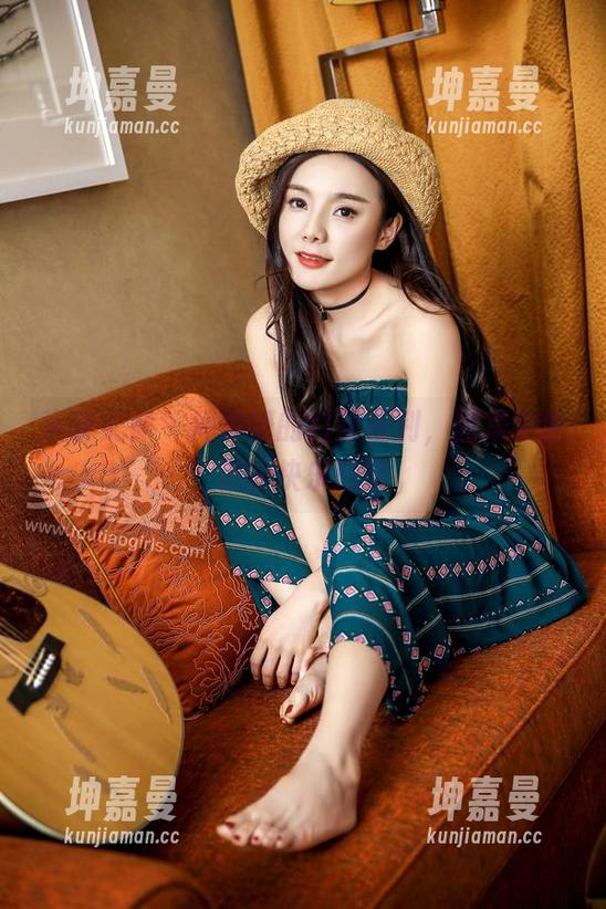 头条女神 - 周熙妍的白甜福利，图集中隐藏的快乐陷阱