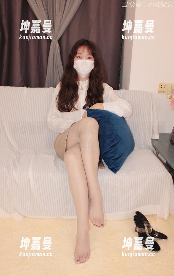 小众视觉 - 芳芳好像把浴室当舞台，私房图集里的戏份真不少。