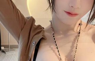 微密圈 – 小玉吃果冻护士写真合集：有没有一瞬让我觉得会被“照顾到”？