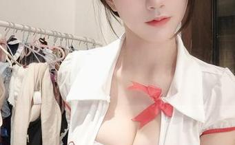 微密圈 – 我似乎看到了，定制礼服里隐藏的小玉吃果冻精神，传达了一种奇特的气质。