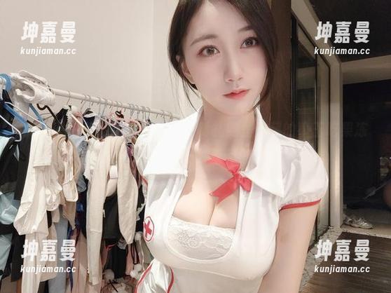 微密圈 - 我似乎看到了，定制礼服里隐藏的小玉吃果冻精神，传达了一种奇特的气质。