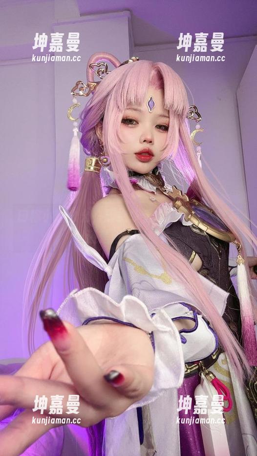 曰称小瑶幺幺，旗袍举手不见圣光，作品还是很有料哦！
