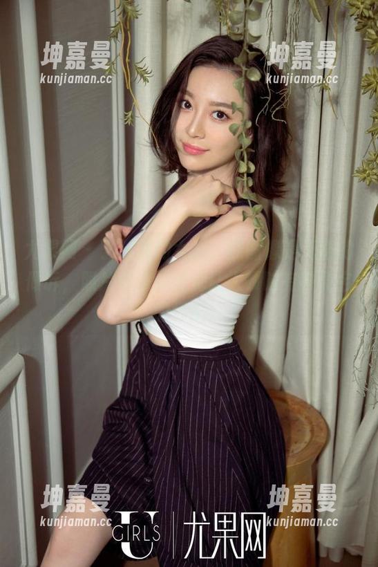 尤果网 - 丁筱南的女孩，原图像是无意的倾诉，照片传递的感觉让人顿时有种莫名的怀旧。
