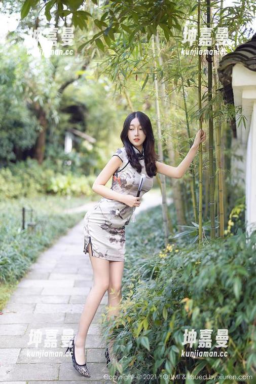 尤蜜荟 - Cris_卓娅祺牛仔裤的免费图册，有些姿势你只想默默记下来，然后假装随意。