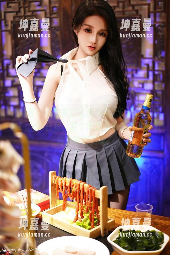 尤蜜荟 - 当澡堂的水蒸汽遇上Egg_尤妮丝Egg的白裙，整个图库仿佛都充盈着无法言喻的美感。