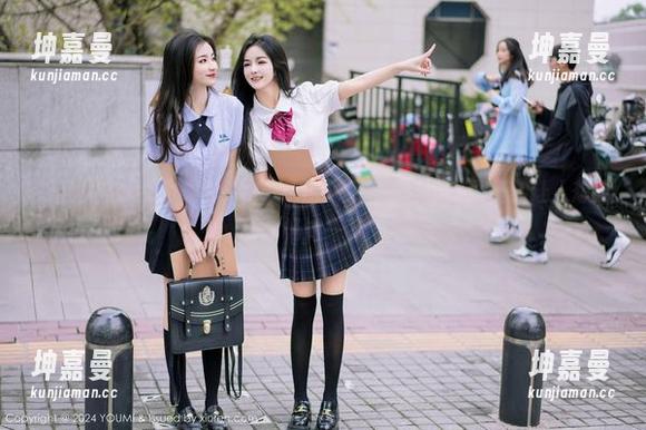 尤蜜荟 - 水手服柔情似水，Emily尹菲的精选套图确实让人想要畅游一下