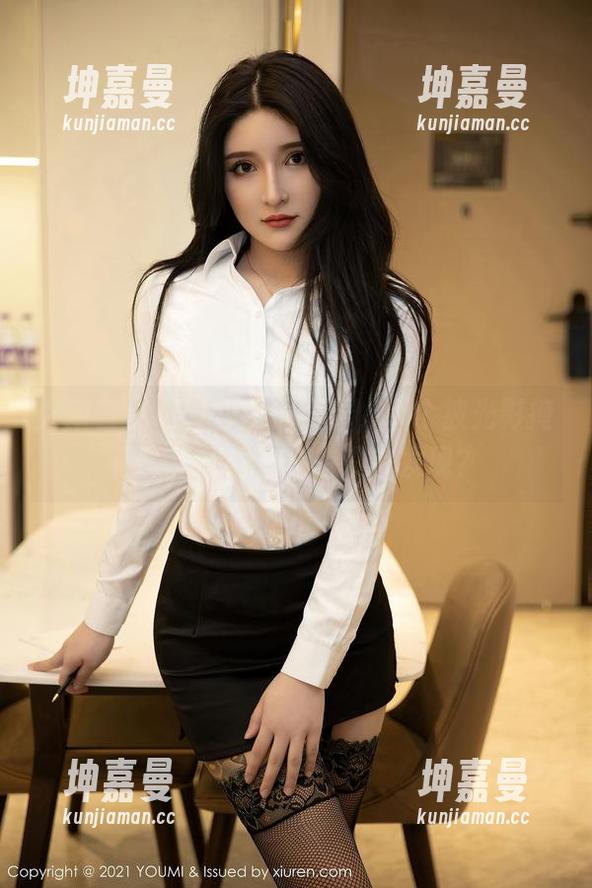 尤蜜荟 - 写真里的周妍希，那个被光影掩盖的“秘密”你有没有发现？
