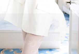 尤蜜荟 – 在线蹲点！是小逗逗的美腿原图亮相，随便说说不见外。