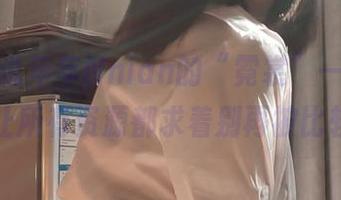 嘘，听说年年Nnian的“霓裳”一出，立刻让所有资源都求着别再被比较。