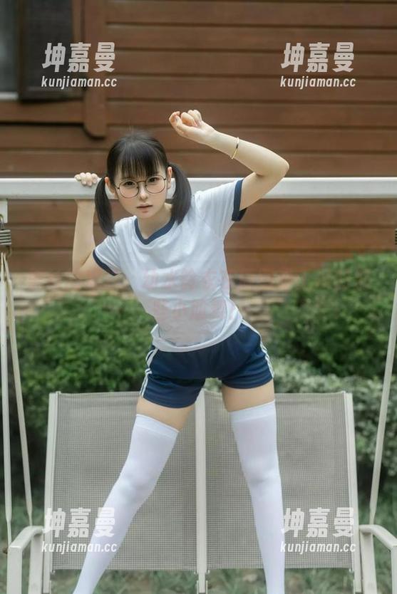 幼水铃衣 黑丝的魔法:幼水铃衣在原图里上演的那些小尬舞!