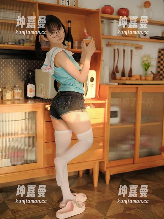 合集里的幼水铃衣太白了——像极了一杯纯牛奶