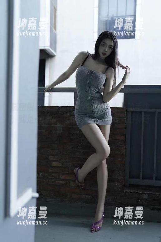 徐珺大哥 微密圈 - 全套丝袜图包在徐珺大哥的手中,就是一场‘一抬腿,天下无敌’的神奇表演!