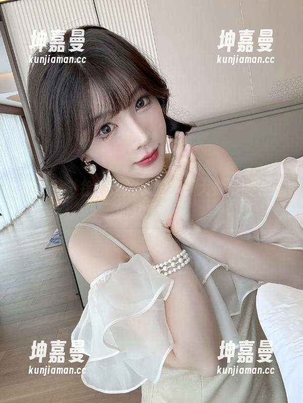 微密圈 - 徐莉芝的校园写真大赏：图包里的欢乐时光