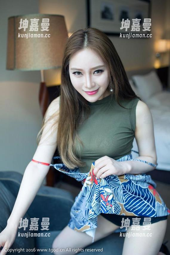 推女神-婕西儿 推女神 - 在线!婕西儿的校服原图,轻松撩人!