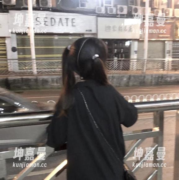 看，摇摇乐yoyo正变身人鱼姫！高清画面直击心底，连鱼都自愧不如。