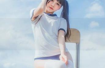 在桜桃喵的作品里，希娜小姐似乎随时可能走出画框