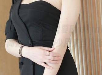 模范学院 – 每个人都需要Evelyn艾莉的白衬衫高清照片，至少用来当壁纸吧？