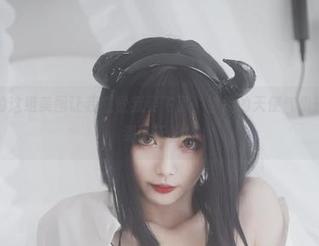 清颜颜子的这组美图让我感觉我要飞了，被她的天使气息翅膀直接打到了天上！
