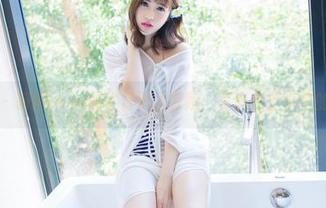 爱蜜社 – 莉娜lena的牛仔裤大冒险：写真集分享中的小幽默