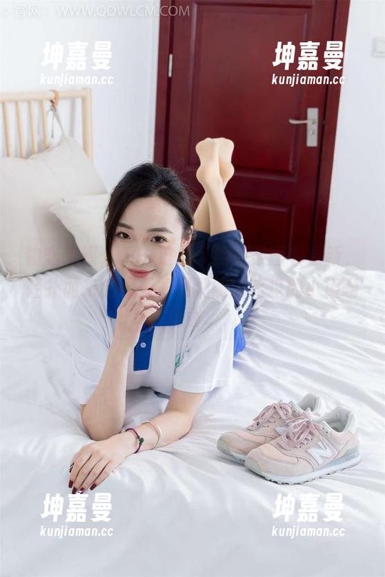 物恋传媒 - 又一波菜菜的温柔图包更新，轻扑而来的温柔如同那刚刚路过的小镇咖啡香...